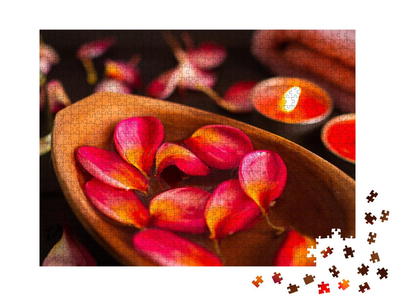 Puzzle de 1000 pièces « Pétales de Plumeria rouge, bougie, serviette, huile de massage »