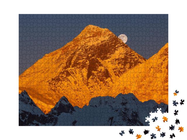 Puzzle de 1000 pièces « La pyramide dorée du mont Everest au coucher du soleil »