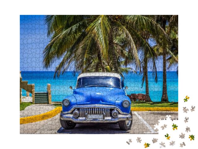 Puzzle de 1000 pièces « Voiture ancienne : Buick sous les palmiers sur la plage, Varadero, Cuba »