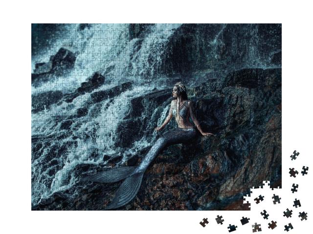 Puzzle de 1000 pièces « Sirène au repos près d'une cascade rocheuse »