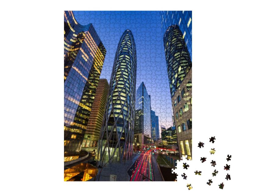 Puzzle de 1000 pièces « La Défense, le quartier d'affaires de Paris à l'heure bleue »