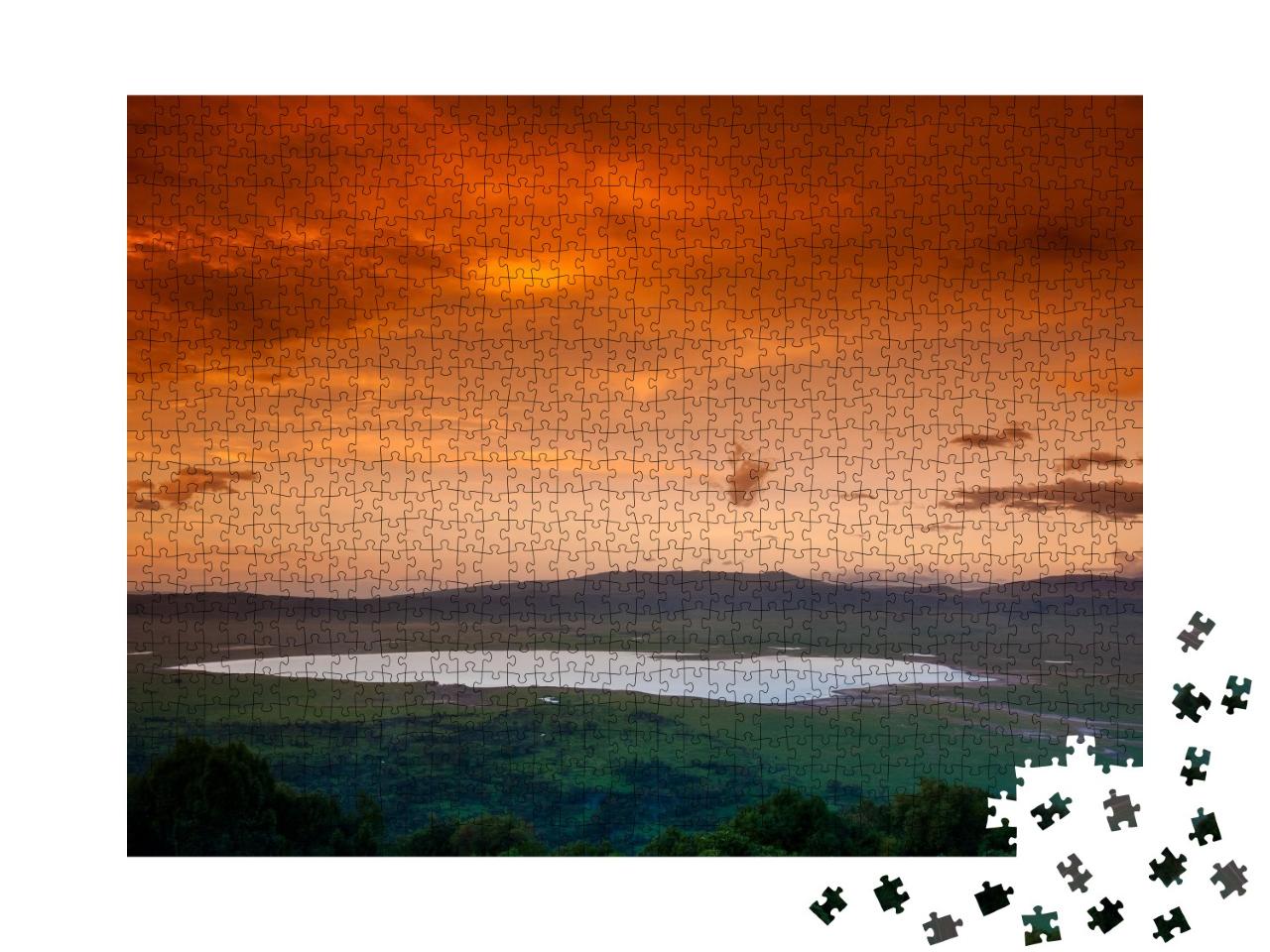 Puzzle de 1000 pièces « Coucher de soleil africain sur le cratère du Ngorongoro, Tanzanie »