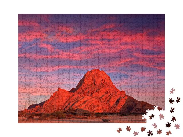 Puzzle de 1000 pièces « Lumière du soir sur le Spitzkoppe, belle colline en Namibie »