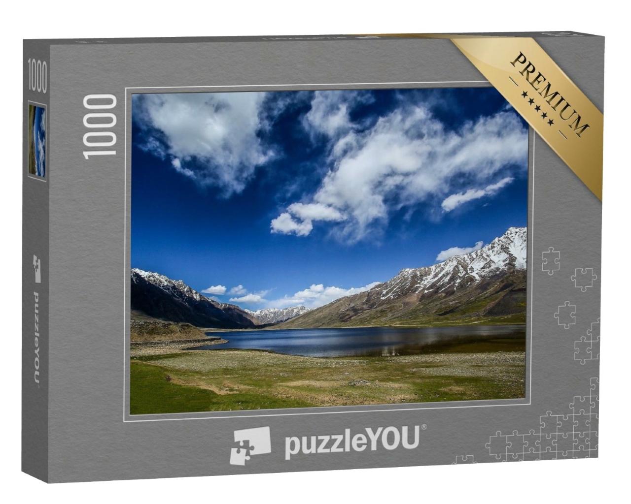 Puzzle de 1000 pièces « Magnifique lac entouré de montagnes dans la vallée du Shandur, Pakistan »