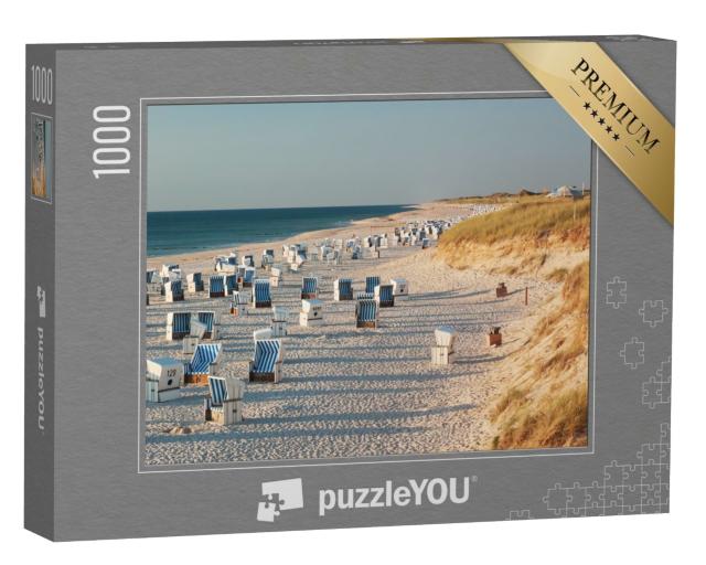 Puzzle de 1000 pièces « Plage avec chaises de plage dans la lumière du soir près de Kampen sur l'île de Sylt »