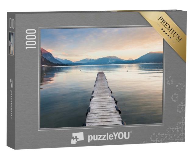 Puzzle de 1000 pièces « Le lac d'Annecy dans les Alpes françaises au coucher du soleil. Un beau paysage »