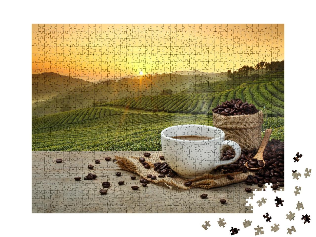 Puzzle de 1000 pièces « Café fraîchement infusé devant la plantation de café »
