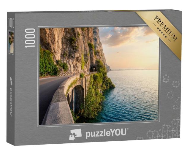 Puzzle de 1000 pièces « La route côtière du lac de Garde près de Limone del Garda, Italie »