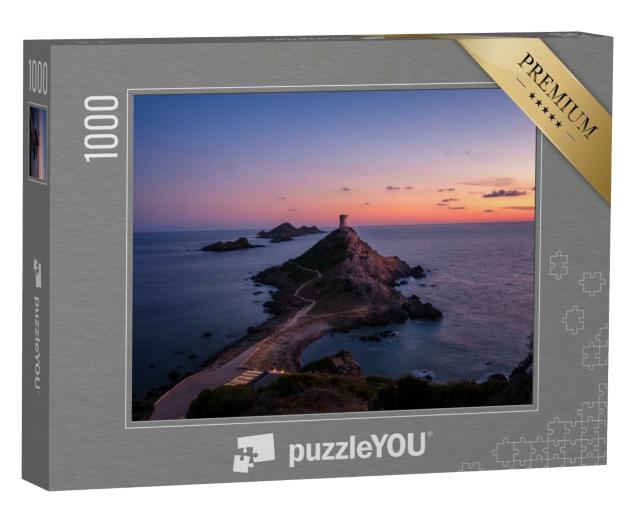 Puzzle de 1000 pièces « Coucher de soleil sur la tour et le phare génois de la Pointe de la Parata en Corse »