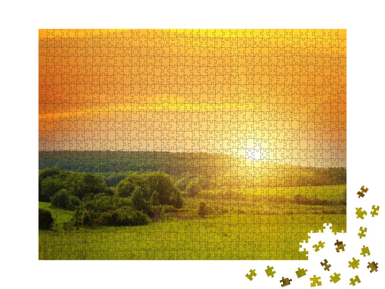 Puzzle de 1000 pièces « Lever de soleil sur la forêt et la campagne »