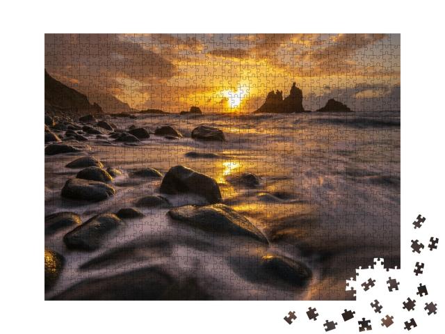 Puzzle de 1000 pièces « Coucher de soleil incandescent sur la côte de Tenerife »