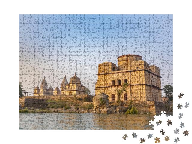 Puzzle de 1000 pièces « Cénotaphes Bundela au Kanchan Ghat à Orchha »