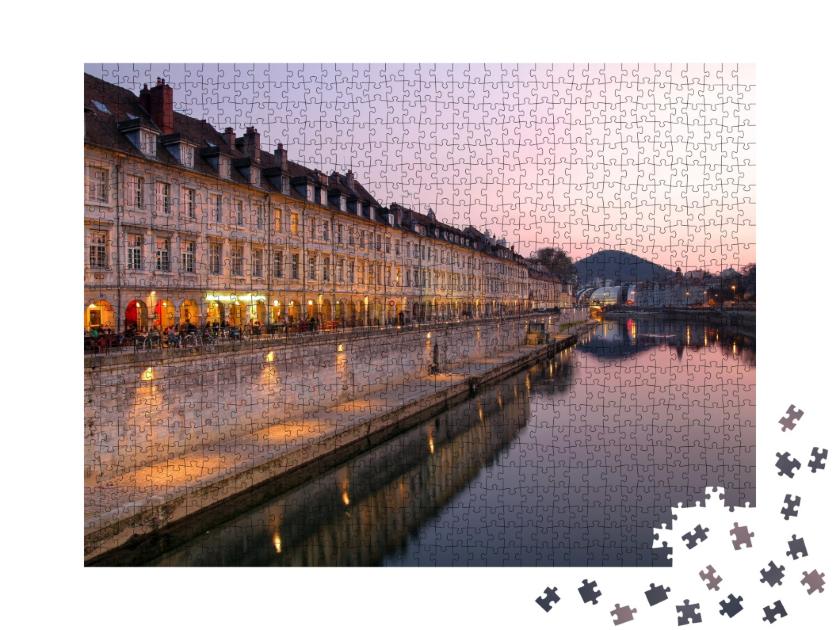 Puzzle de 1000 pièces « Coucher de soleil sur le quai Vauban dans la ville de Besancon »