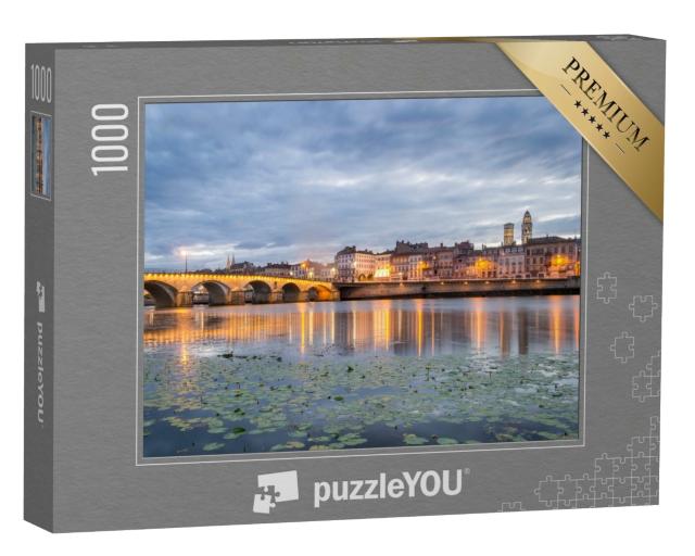 Puzzle de 1000 pièces « Belle vue sur la ville de Mâcon au bord de la rivière, France »
