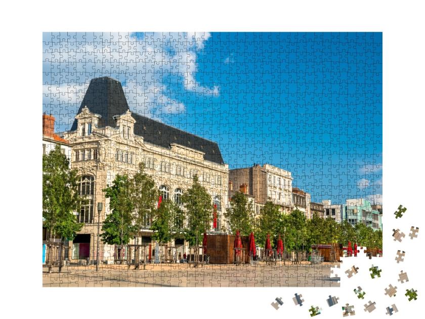 Puzzle de 1000 pièces « Bâtiments historiques à Clermont-Ferrand, département du Puy-de-Dôme en France »