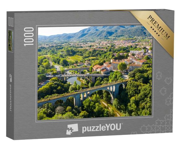Puzzle de 1000 pièces « Ville de Ceret au bord du Tech dans les contreforts des Pyrénées en été »