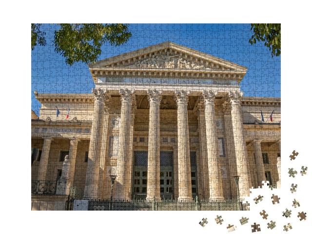 Puzzle de 1000 pièces « Palais de justice de la ville de Nîmes dans le Gard (France) »