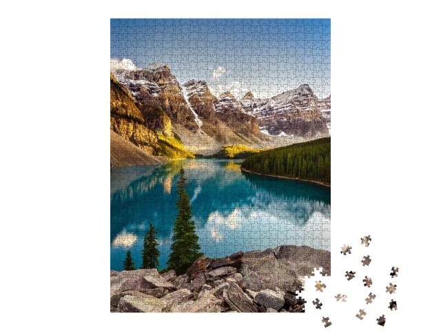 Puzzle de 1000 pièces « Le lac Moraine au coucher du soleil dans les Rocheuses canadiennes »
