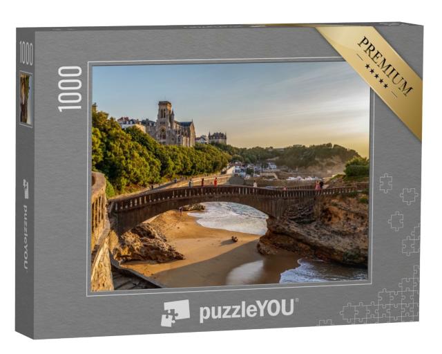 Puzzle de 1000 pièces « Biarritz, France. Vue panoramique sur le fameux pont de pierre menant au Rocher du Basta »