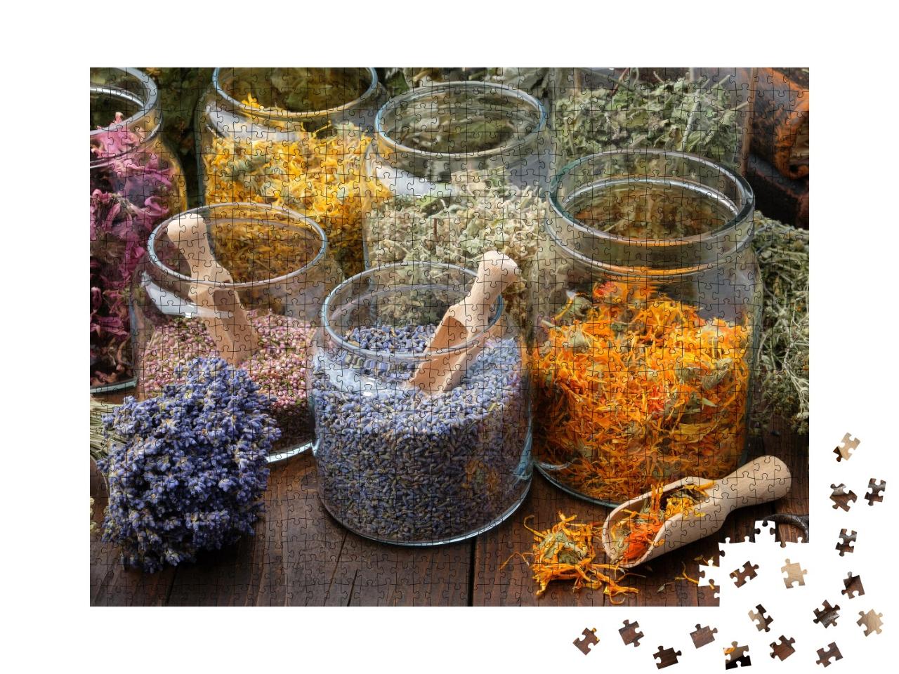Puzzle de 1000 pièces « Récipients en verre avec des fleurs de lavande et de calendula séchées »