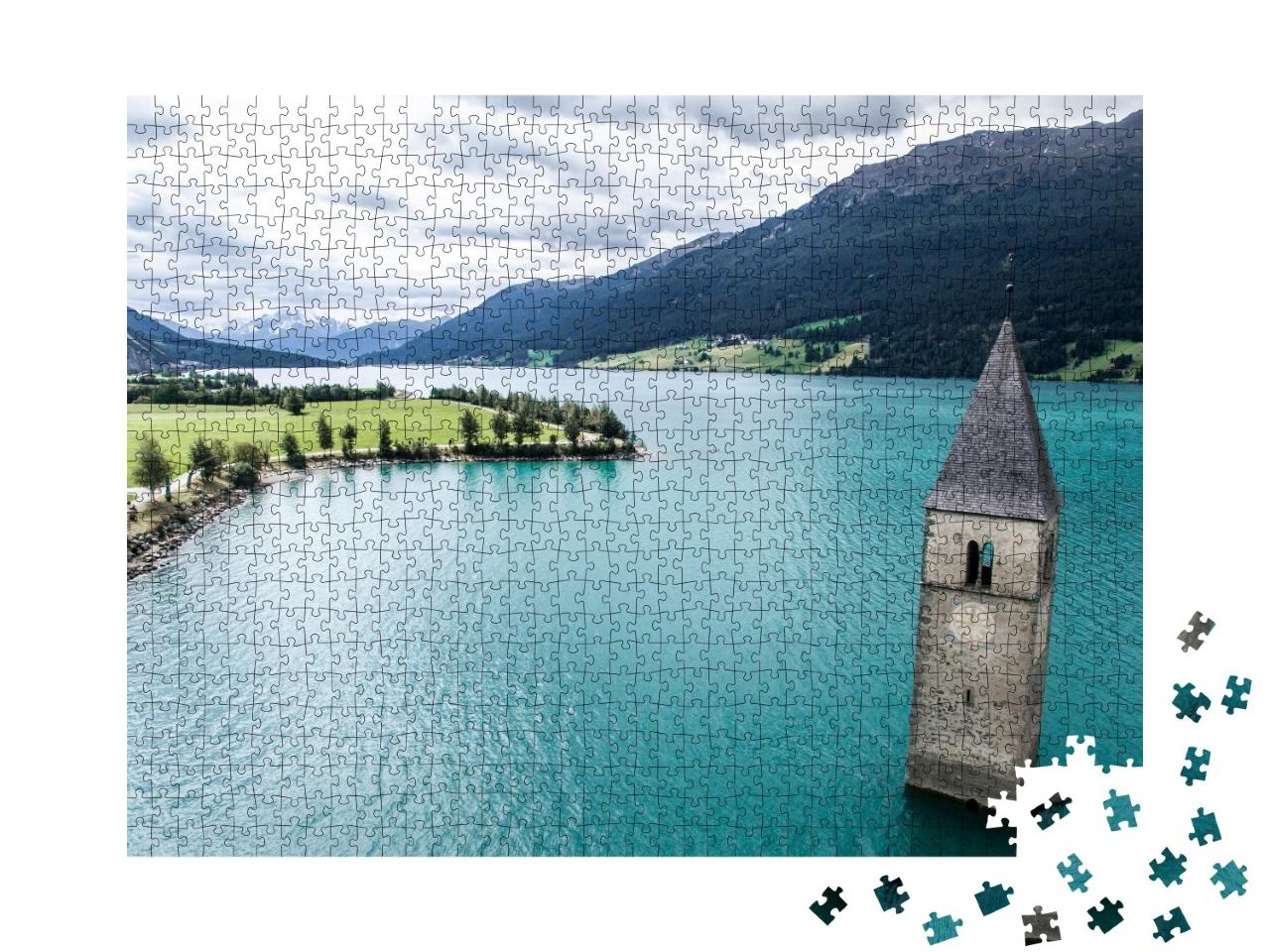 Puzzle de 1000 pièces « Col de Resia entre l'Italie et l'Autriche, paysage avec une tour dans le lac de Resia »