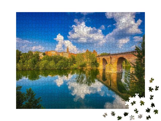 Puzzle de 1000 pièces « La rivière près de Montauban, dans le sud-ouest de la France, par une journée calme où le ciel se reflète »