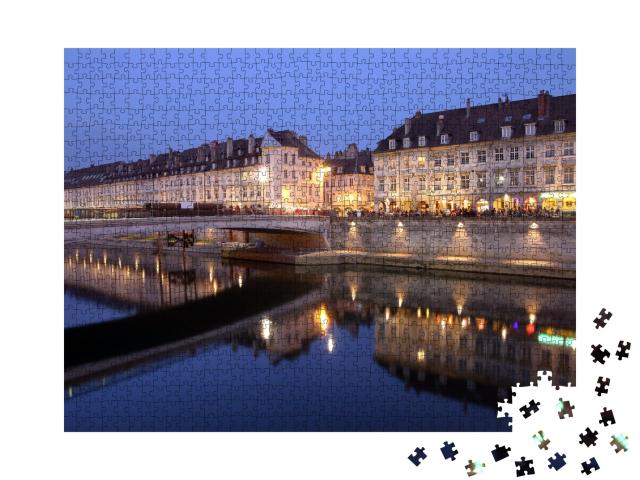 Puzzle de 1000 pièces « Scène nocturne sur le quai Vauban dans la ville de Besançon »