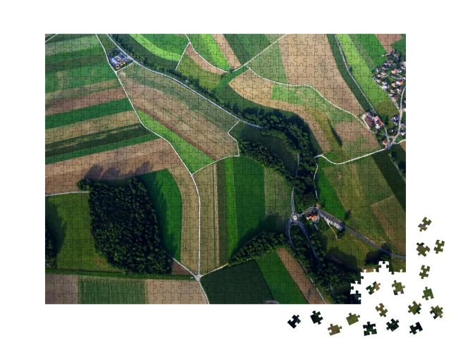 Puzzle de 1000 pièces « Vue aérienne d'un paysage avec différents champs et routes »