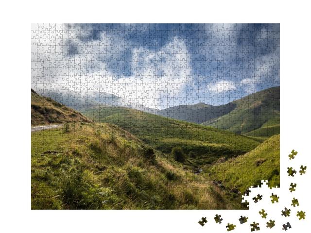 Puzzle de 1000 pièces « paysage pittoresque dans les montagnes d'Iraty en été, Pays basque, France »