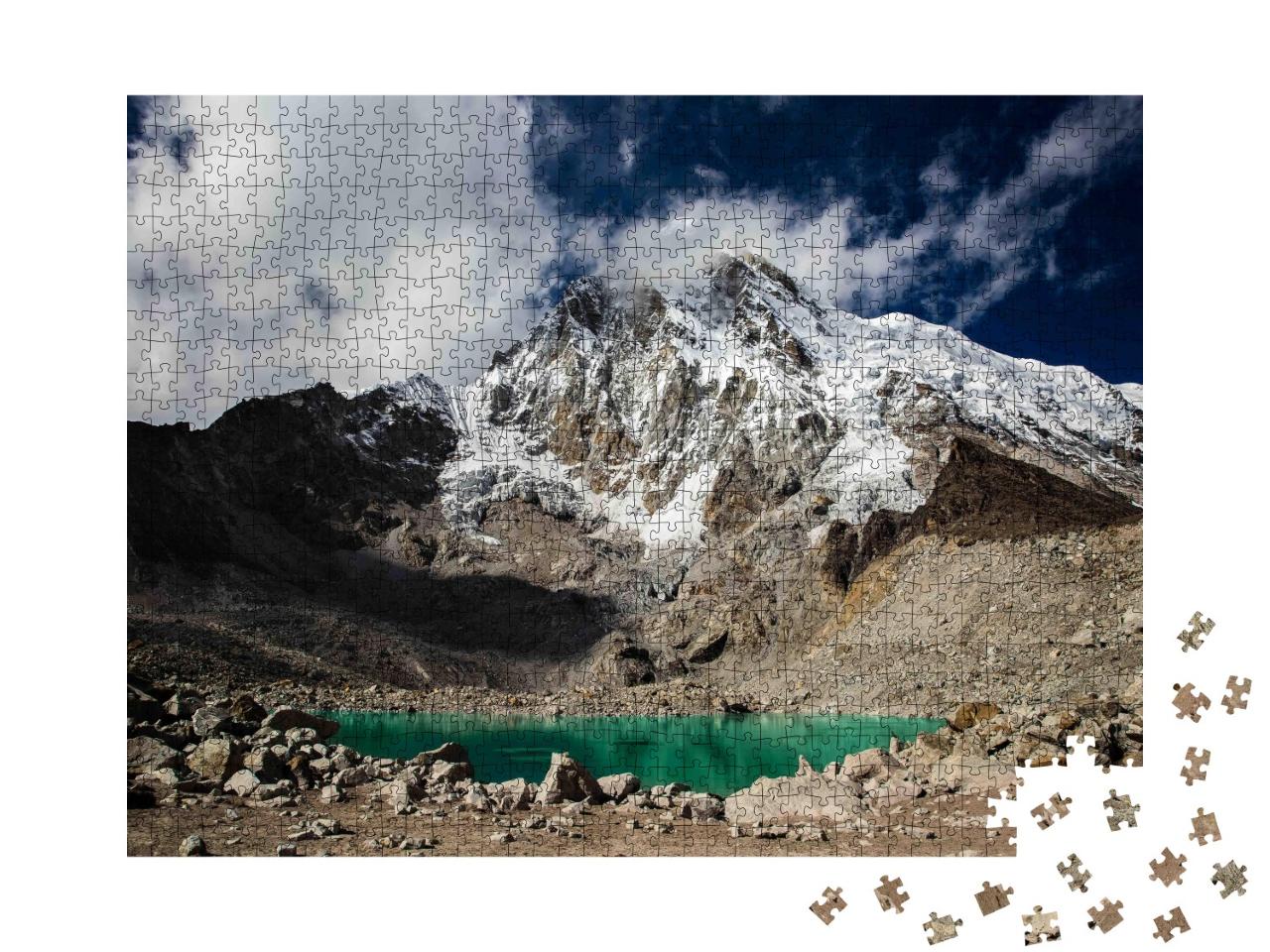 Puzzle de 1000 pièces « Ciel, montagnes dans la glace et lac au Mont Pumori, Himalaya »