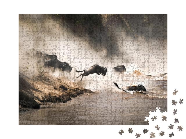 Puzzle de 1000 pièces « Photo spectaculaire de gnous traversant la rivière Mara, Kenya »