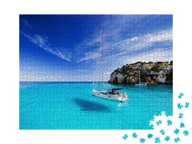 Puzzle de 1000 pièces « Baie turquoise avec des voiliers, île de Minorque, Espagne »