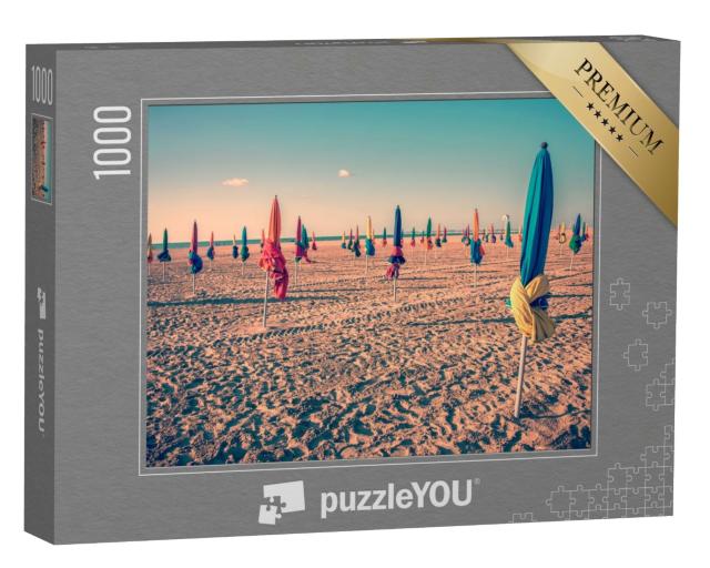 Puzzle de 1000 pièces « Parasols colorés sur la plage de Deauville, France, processus vintage »