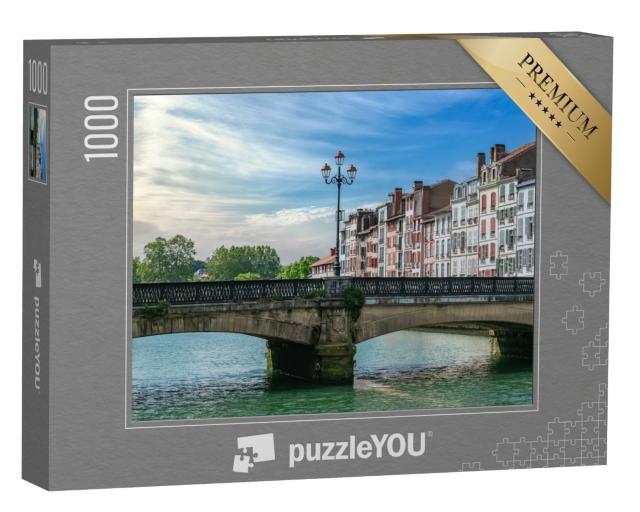 Puzzle de 1000 pièces « Bayonne au Pays basque, façades typiques et pont sur la rivière Nive »