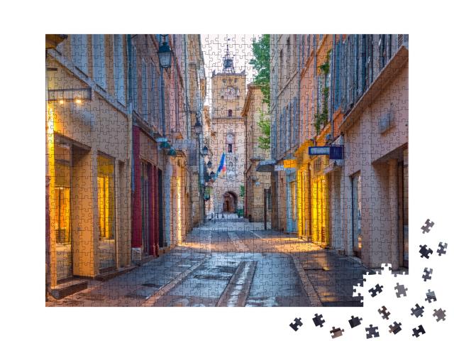 Puzzle de 1000 pièces « Rue vide et tour de l'horloge de l'hôtel de ville d'Aix-en-Provence le matin, Provence »