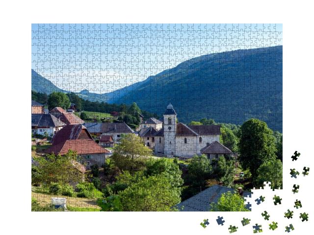 Puzzle de 1000 pièces « Village traditionnel des Alpes françaises dans le Parc Naturel Régional des Bauges en Savoie »