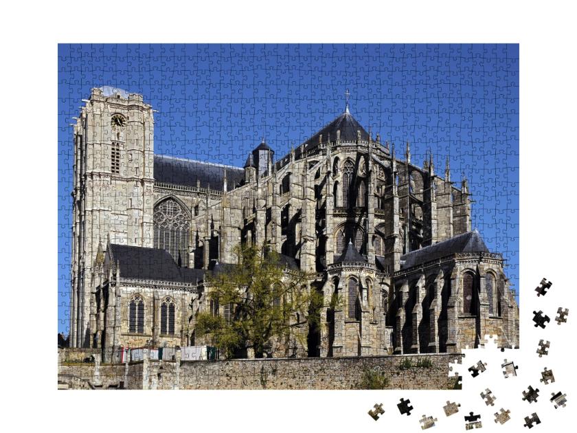 Puzzle de 1000 pièces « Cathédrale romaine Saint Julien au Mans, région Pays de la Loire dans le nord-ouest de la France »