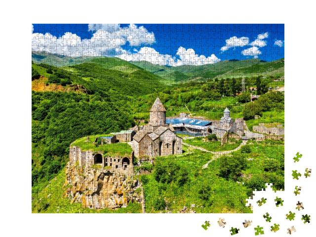 Puzzle de 1000 pièces « Vue aérienne du monastère de Tatev, patrimoine mondial de l'UNESCO, Arménie »