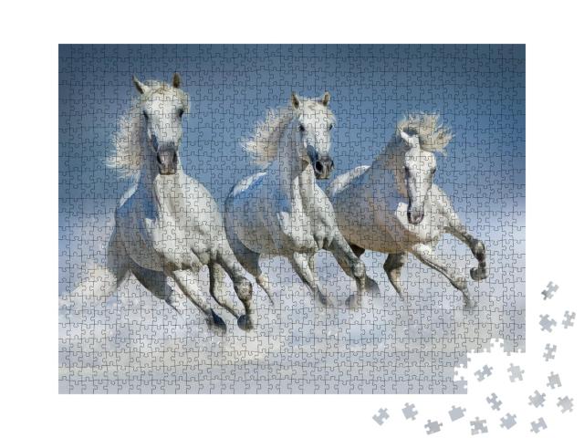 Puzzle de 1000 pièces « Groupe de chevaux arabes galopant dans la neige »