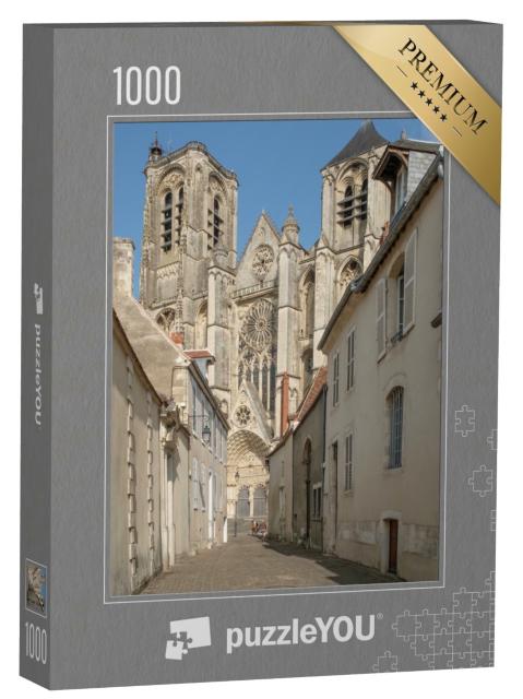 Puzzle de 1000 pièces « Petite rue en briques avec maisons anciennes et vue sur la cathédrale à Bourges, France »