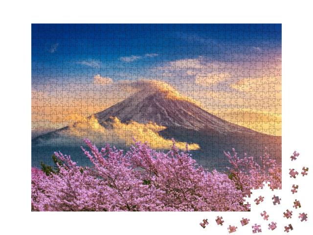 Puzzle de 1000 pièces « Le Mont Fuji et les cerisiers en fleurs un soir de printemps, Japon »