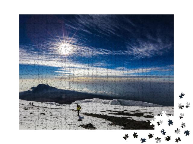 Puzzle de 1000 pièces « Neige et glace en Afrique : le sommet du Kilimandjaro au lever du soleil »