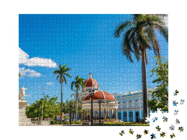 Puzzle de 1000 pièces « Cienfuegos Parc central Jose Marti avec palmiers, Cienfuegos, Cuba »