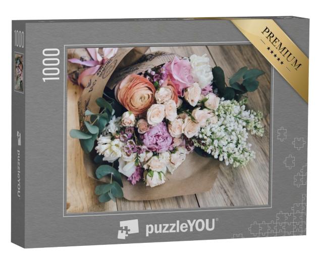 Puzzle de 1000 pièces « Un bouquet de fleurs sur une table en bois »