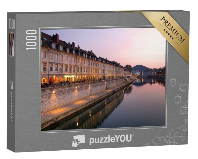 Puzzle de 1000 pièces « Coucher de soleil sur le quai Vauban dans la ville de Besancon »
