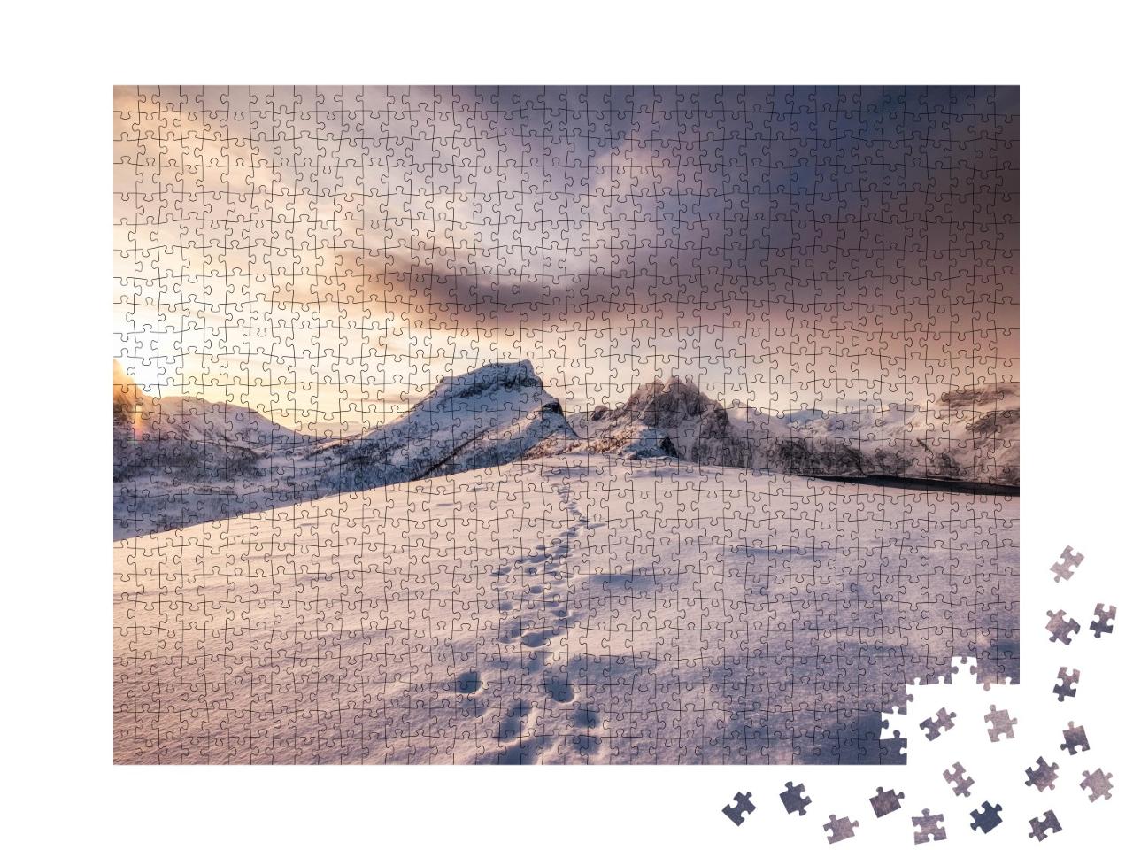 Puzzle de 1000 pièces « Traces dans la neige au lever du soleil en montagne »