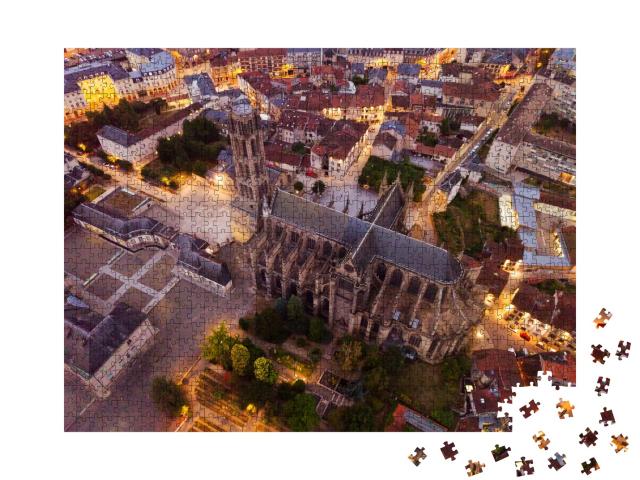 Puzzle de 1000 pièces « Vue aérienne du paysage urbain illuminé de Limoges avec sa célèbre cathédrale au crépuscule »