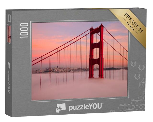Puzzle de 1000 pièces « Tour du Golden Gate Bridge dans le brouillard »