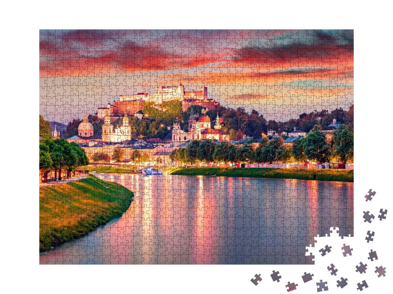 Puzzle de 1000 pièces « Vue estivale de la vieille ville de Salzbourg au coucher du soleil »