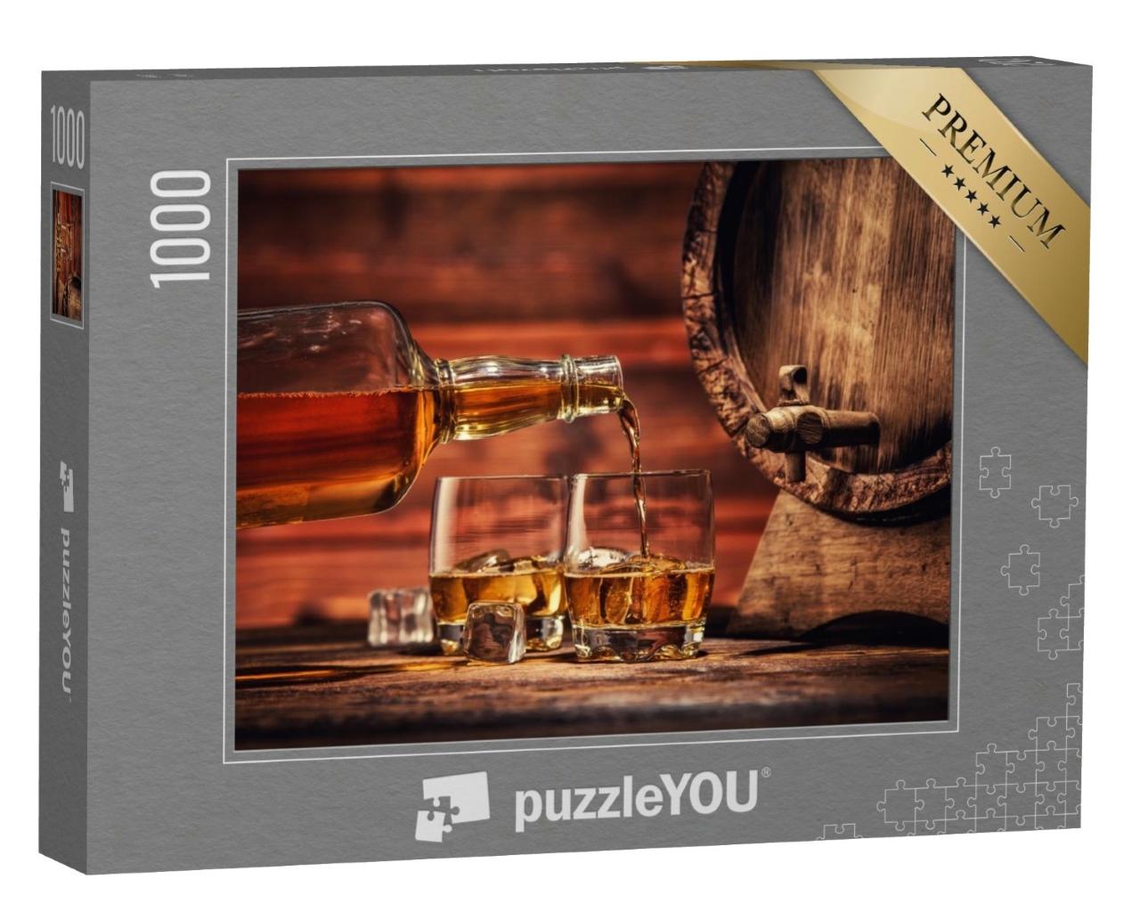 Puzzle de 1000 pièces « Verser le whisky de la bouteille dans deux verres avec des glaçons »